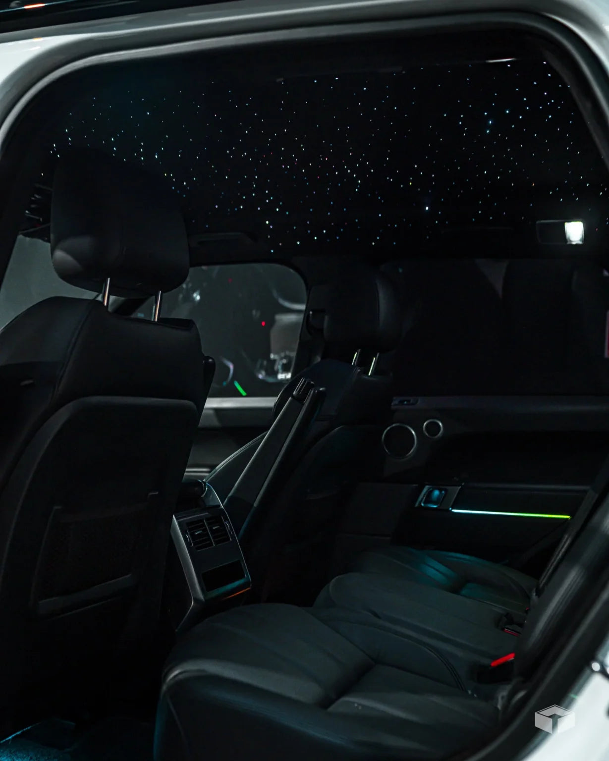 4-in-1 Premium Car Charger – 
טעינה מהירה + תאורת אווירה יוקרתית לרכב שלך